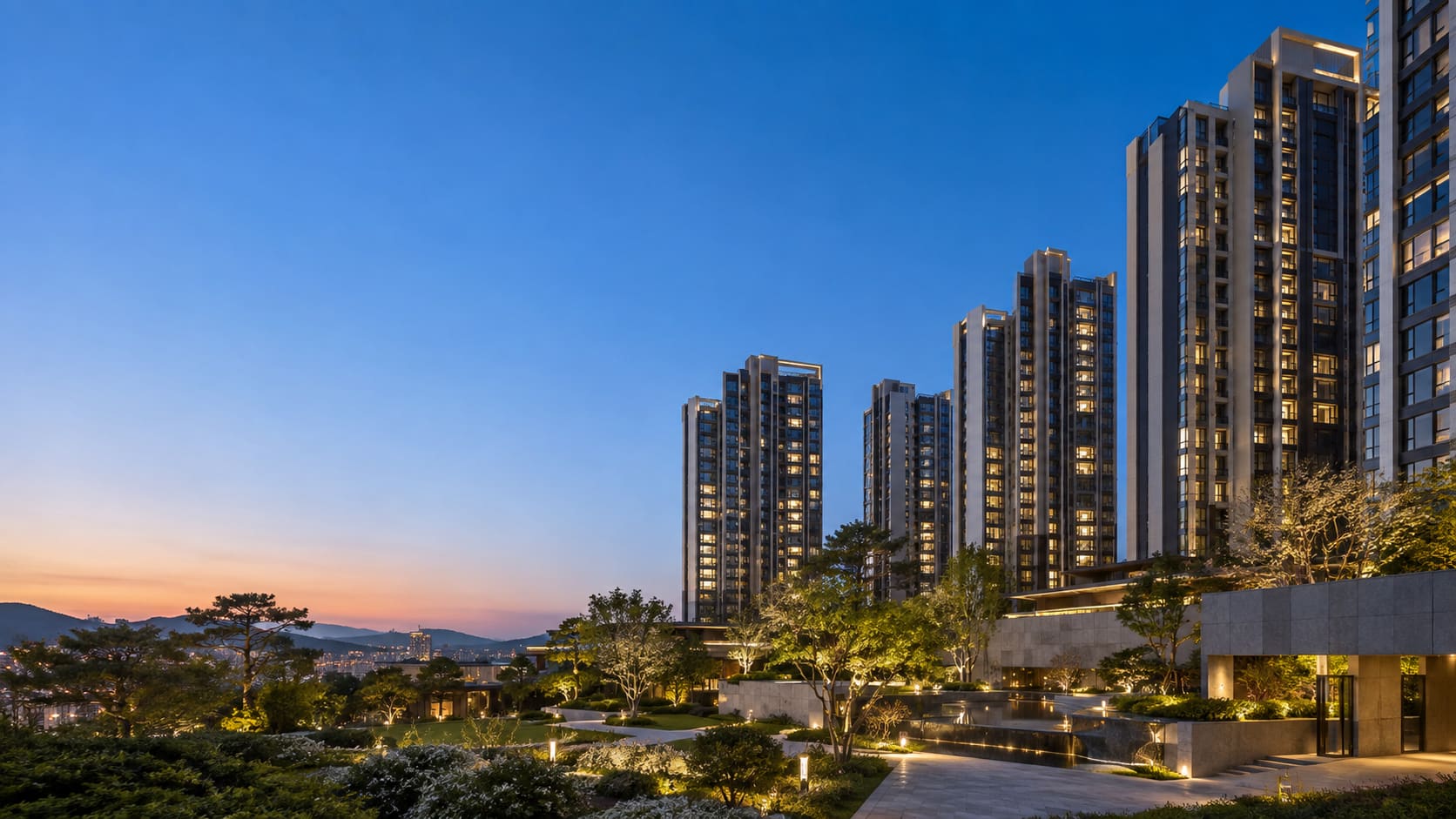 해질녘 아파트 단지 조경 광장